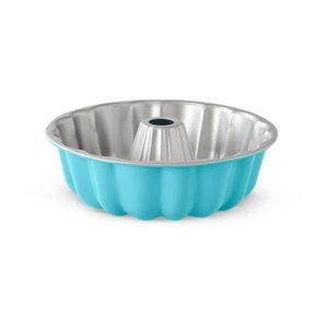 NEW PAMPERED CHEF FLUTED CAKE PAN